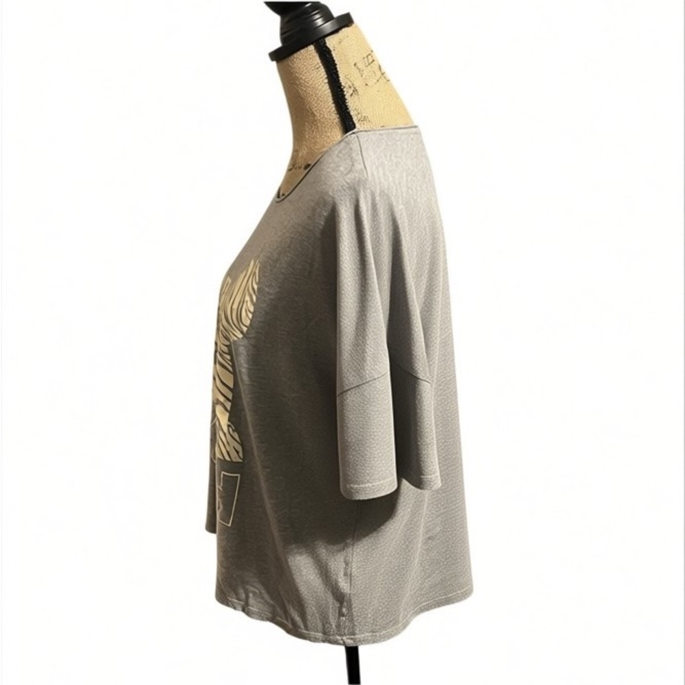 Disney Gray Cropped T-Shirt with Pooh Bear Design - Picture 6 of 8